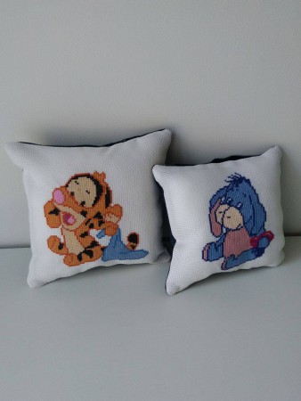 Coussins Déco Chambre Enfant " Amis de Winnie" Réf.2 - 8 euros